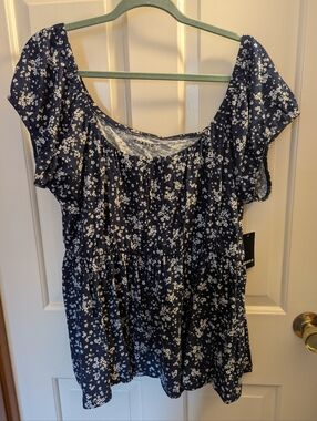Torrid Navy White Floral Babydoll Flutter Sleeve Top Size 3 NWT